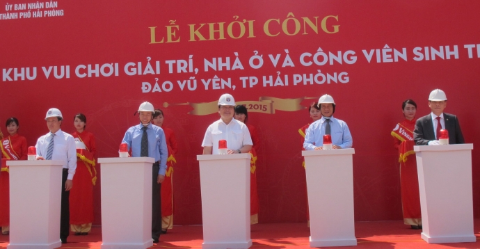 Phó Thủ tướng Hoàng Trung Hải bấm nút khởi công dự án.